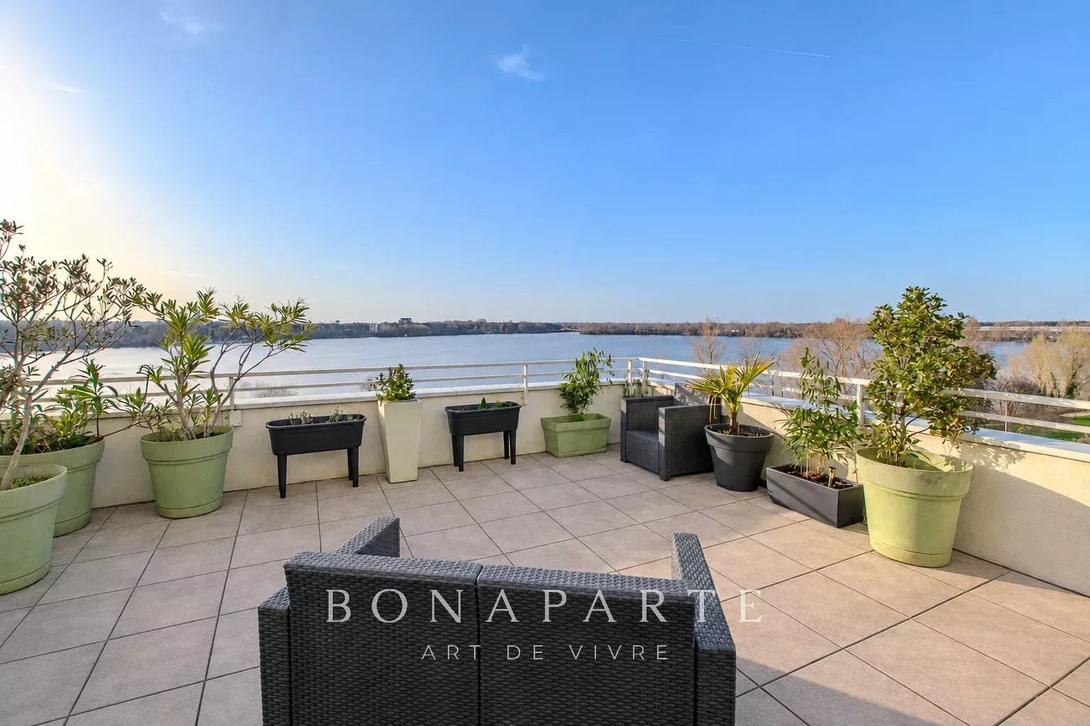 BORDEAUX - DUPLEX 5 PIÈCES TERRASSE VUE LAC PREMIÈRE LIGNE